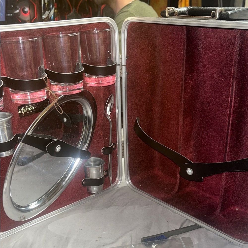 Vintage MCM Ever-Wear Travel Bar Set